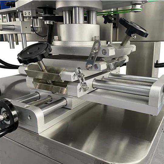 Automatic In-Line Round Bottle Labeling Machine - Image 4