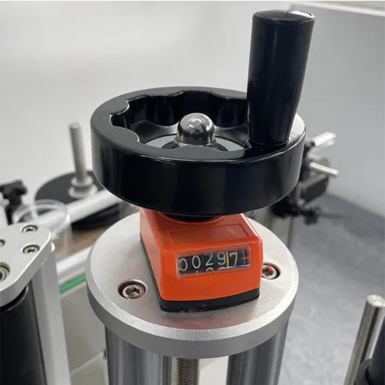 Automatic In-Line Round Bottle Labeling Machine - Image 5